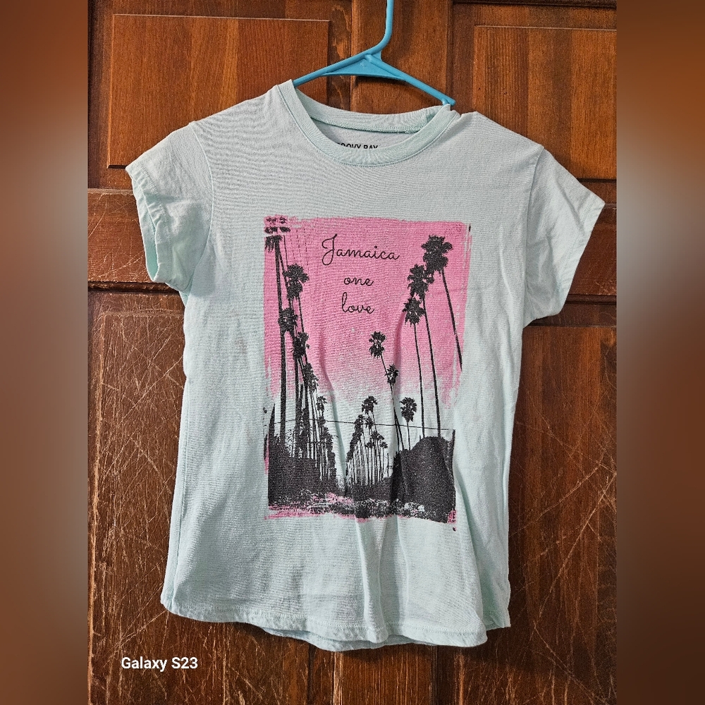 GROOVY BAY KIDS SIZE 10-12 GRAPHIC TSHIRT, SO VERY CUTE!